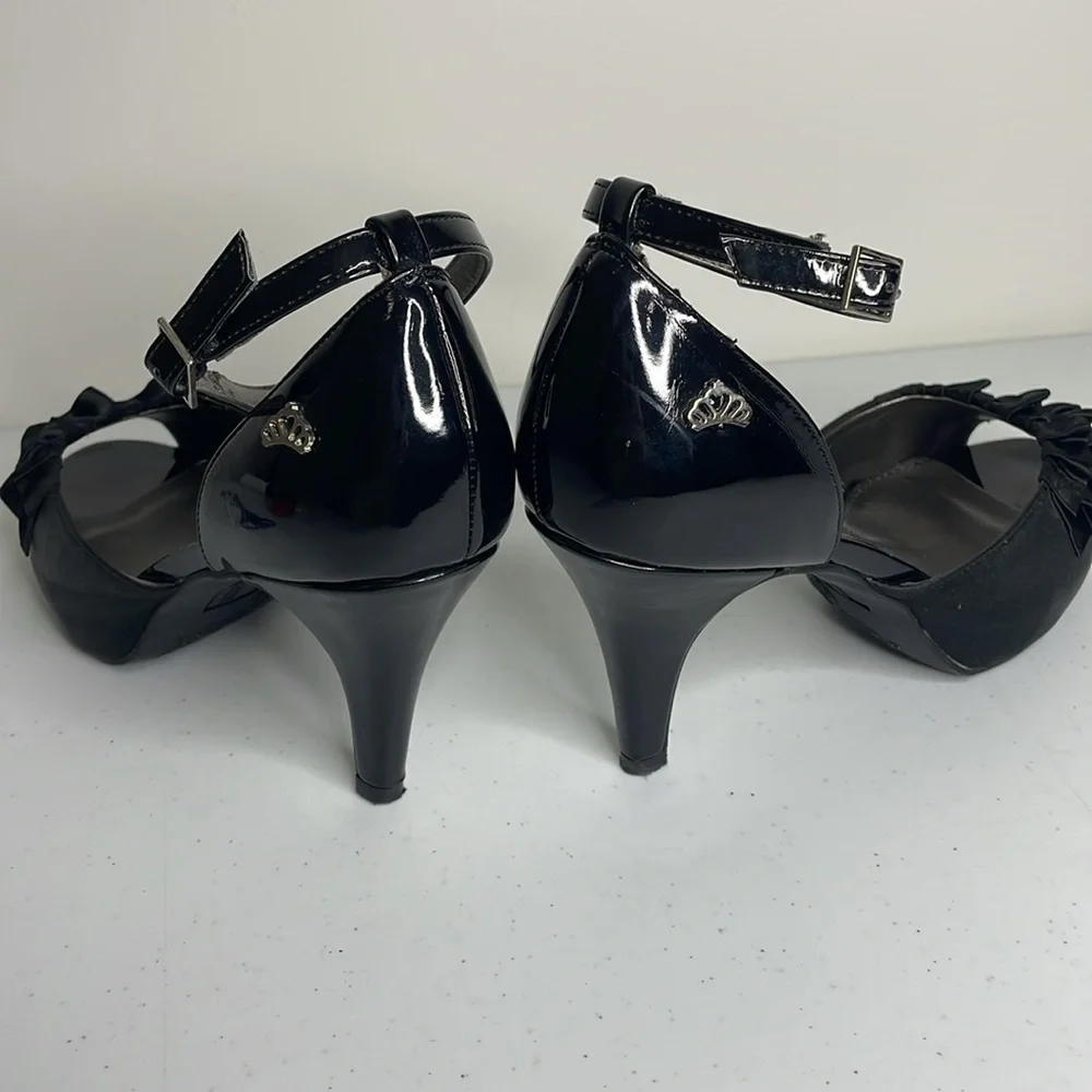🍉 Size 6.5 FERGALICIOUS BLACK SATIN